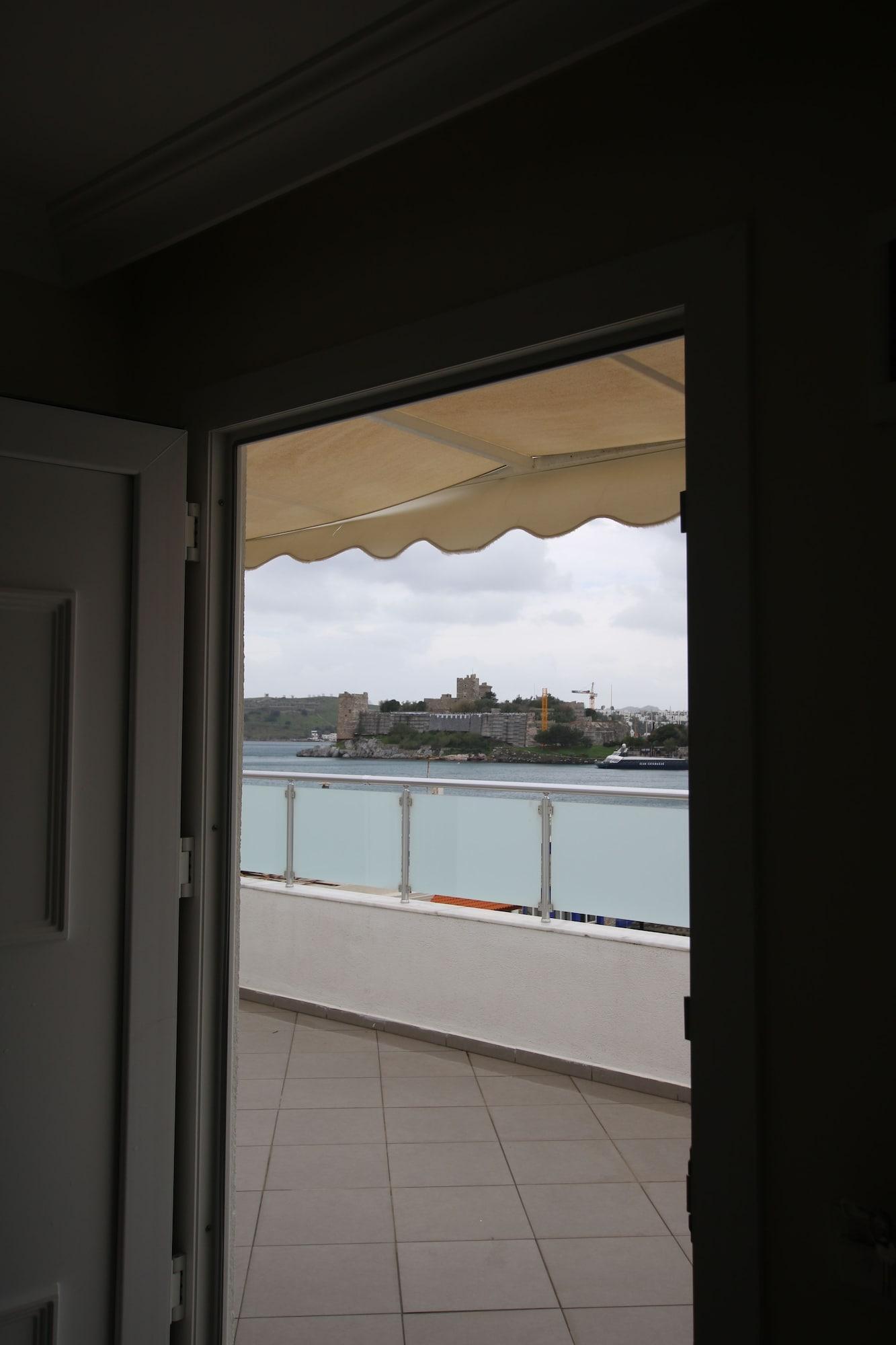 Artemis Hotel