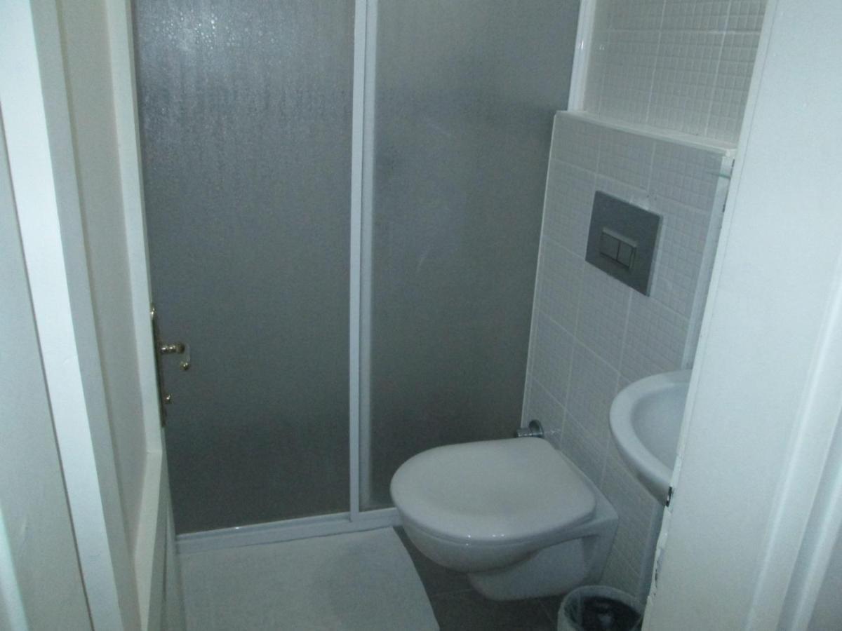 Otel Artemis 2*