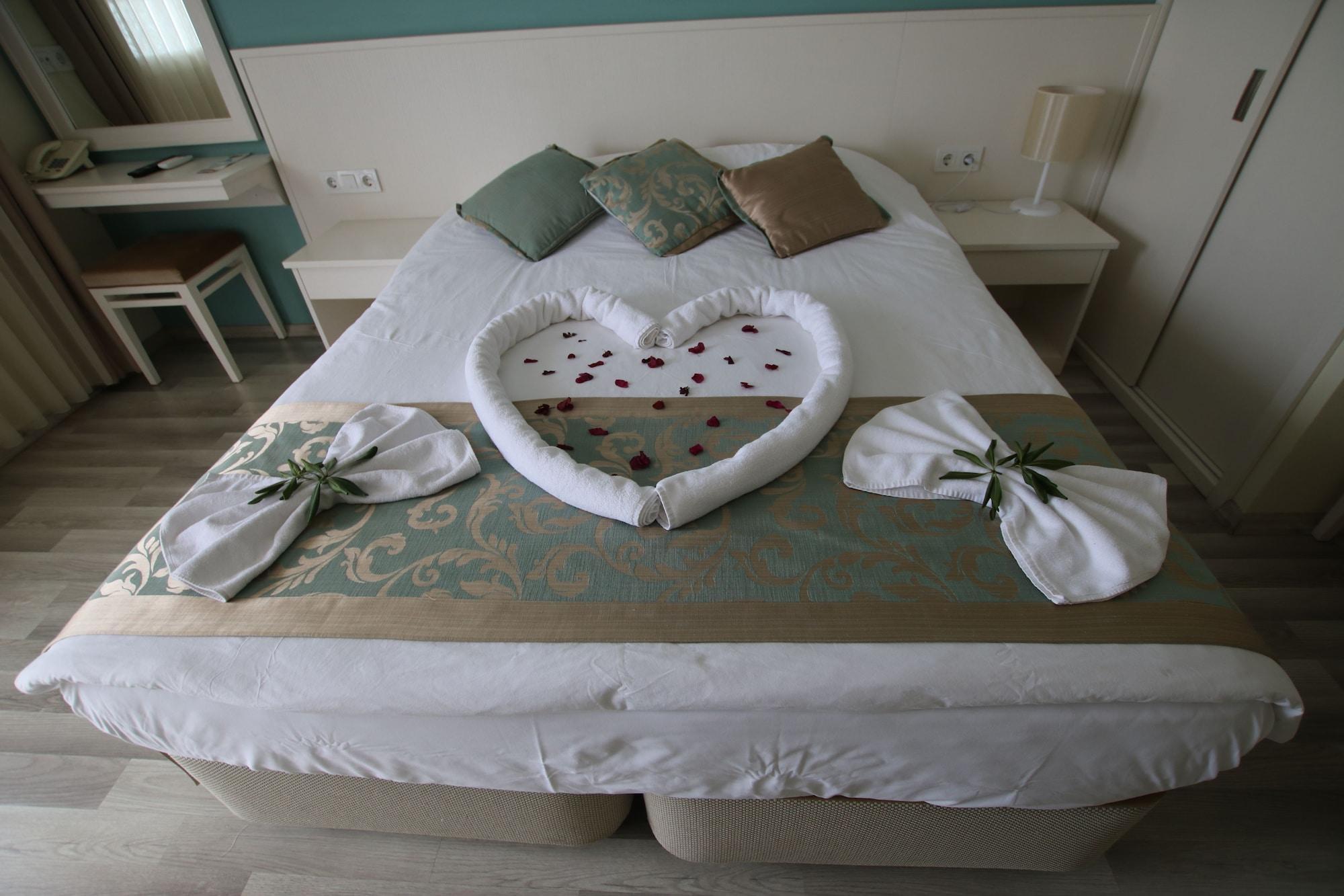 Otel Artemis 2*
